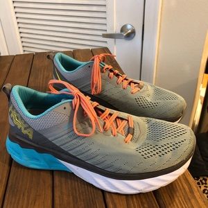 Hoka one one w arahi 3 size 9 wide